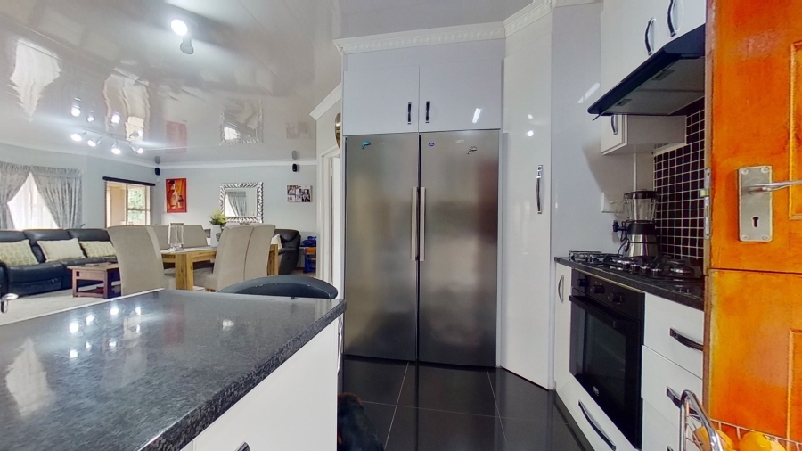 4 Bedroom Property for Sale in Heuwelsig Free State